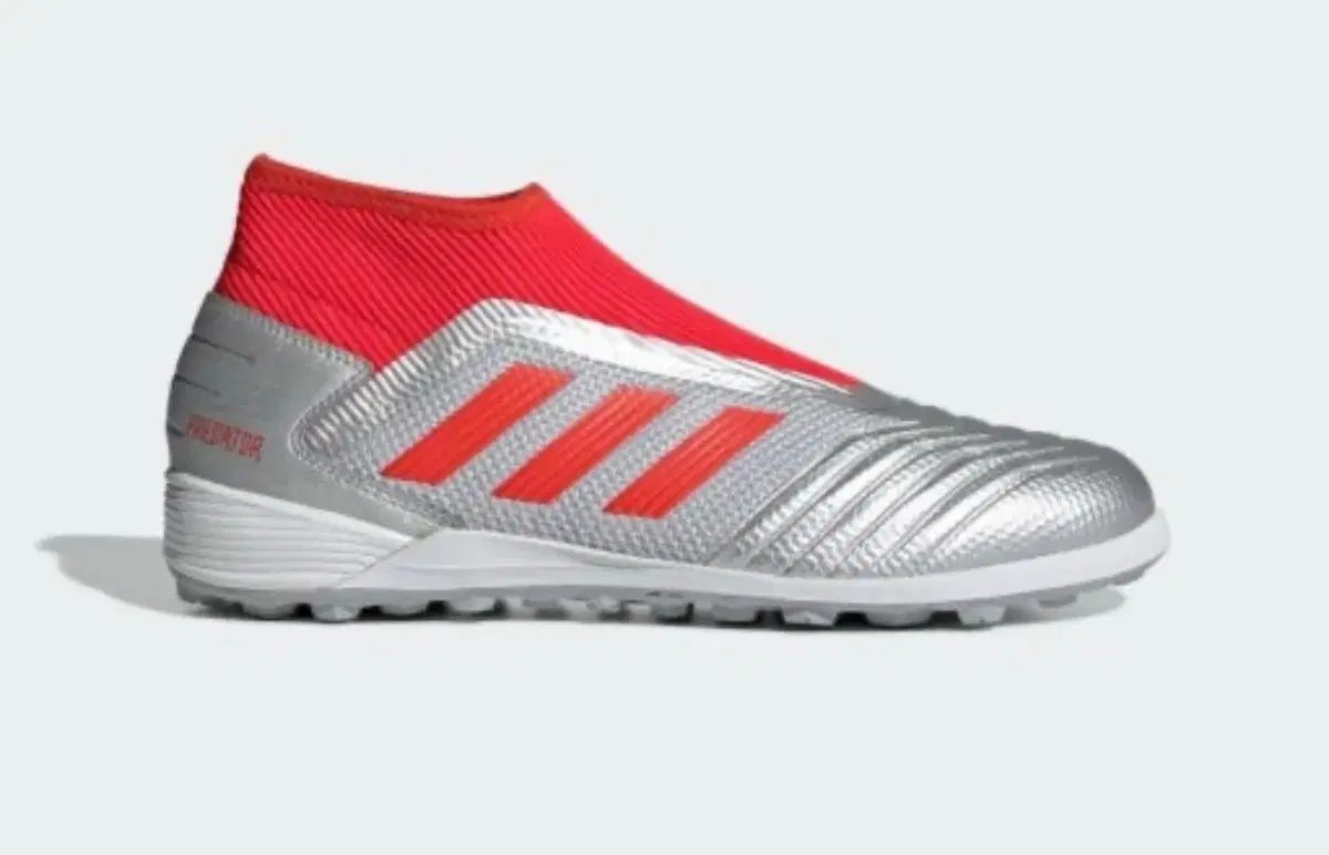 アディダス プレデター サッカーシューズ シルバー/レッド 250 - メルカリ