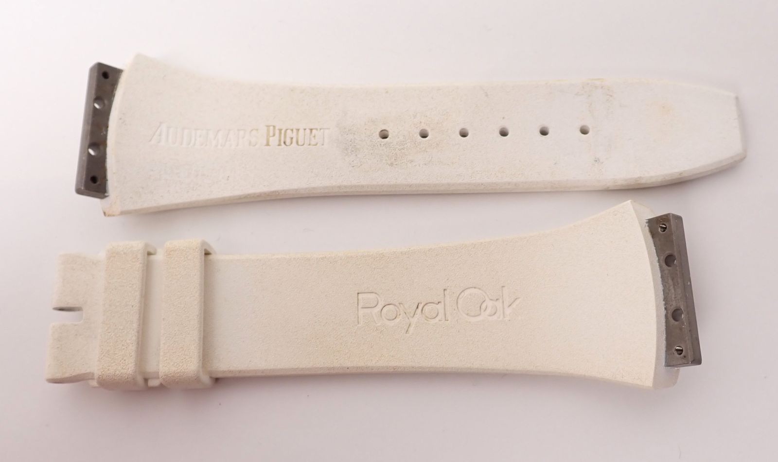 Audemars Piguet ホワイト ラバーベルト ケース付き Audemars Piguet ホワイト ラバーベルト ケース付き 【公式通販】