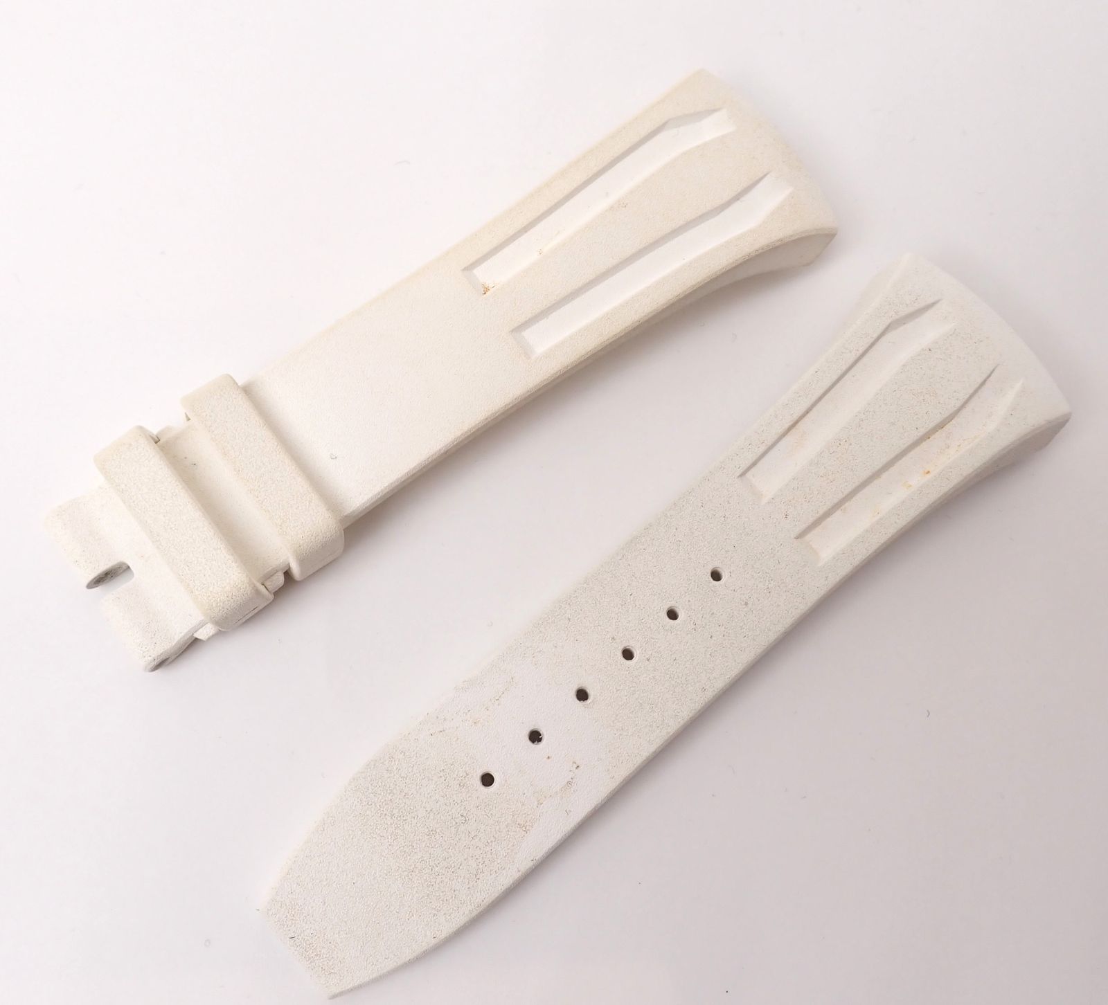 Audemars Piguet ホワイト ラバーベルト ケース付き Audemars Piguet ホワイト ラバーベルト ケース付き 【公式通販】