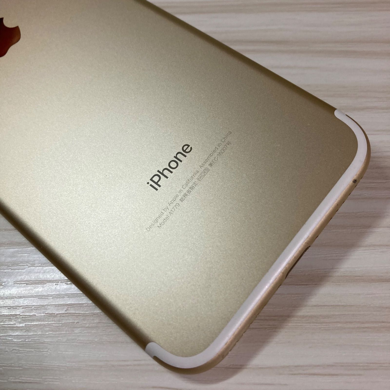 iPhone7 32GB GOLD バッテリー83% SIMフリー - メルカリ