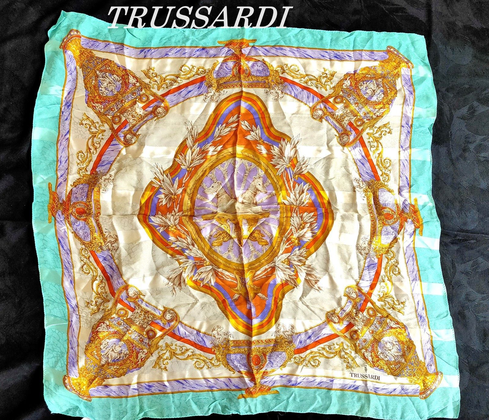 大判　TRUSSARDI トラサルディ スカーフ シルク　87x87 TRUSSARDI トラサルディ 大判シルクスカーフ 約86㎝×86㎝ 日本製 (2123