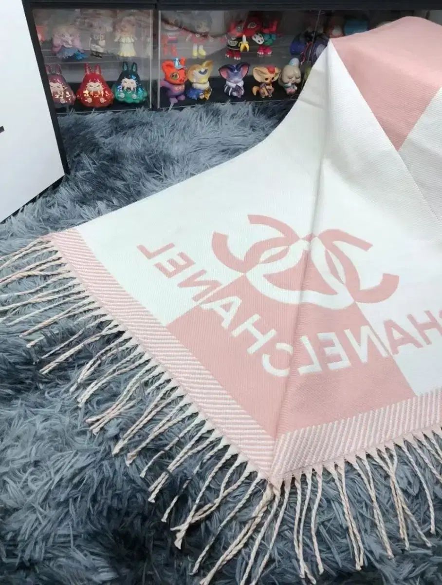 シャネル ロゴ プリンティング ウール マフラー ピンク - メルカリ