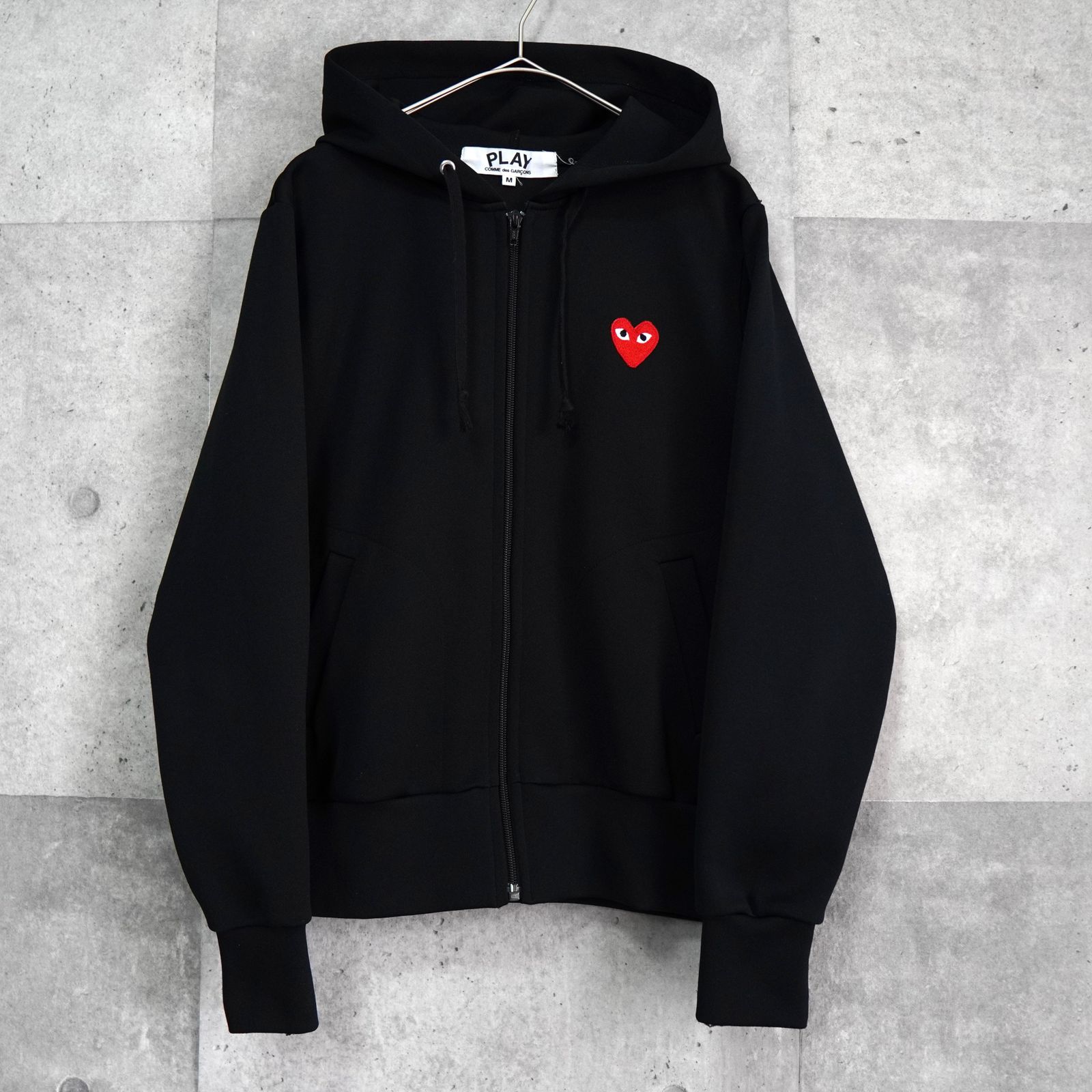 プレイ コムデギャルソン ハートロゴ パーカー ブラック - メルカリ