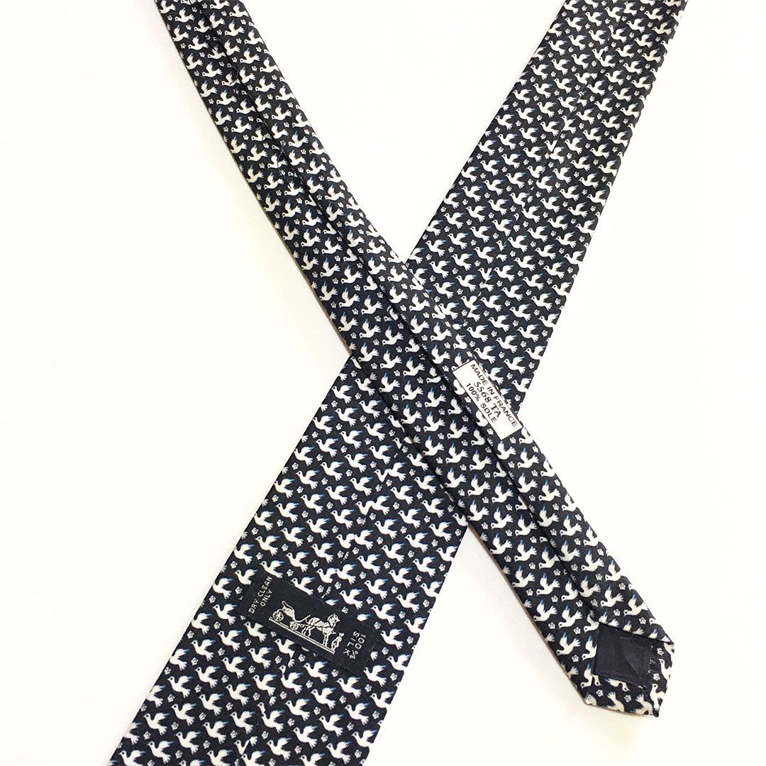 美品 エルメス ネクタイ うずまき柄 白黒 美品 エルメス ネクタイ うずまき柄 白黒 シルクツイルタイ 7 cm 《H