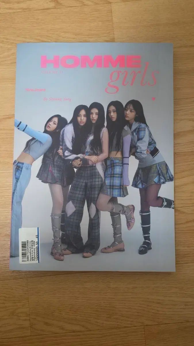 HommeGirls NewJeans ニュージーンズ ニュジ 写真集