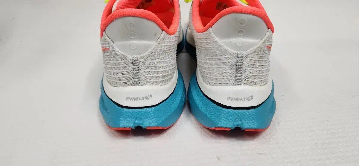 Saucony サッカニー エンドルフィン スピード5 ランニングシューズ