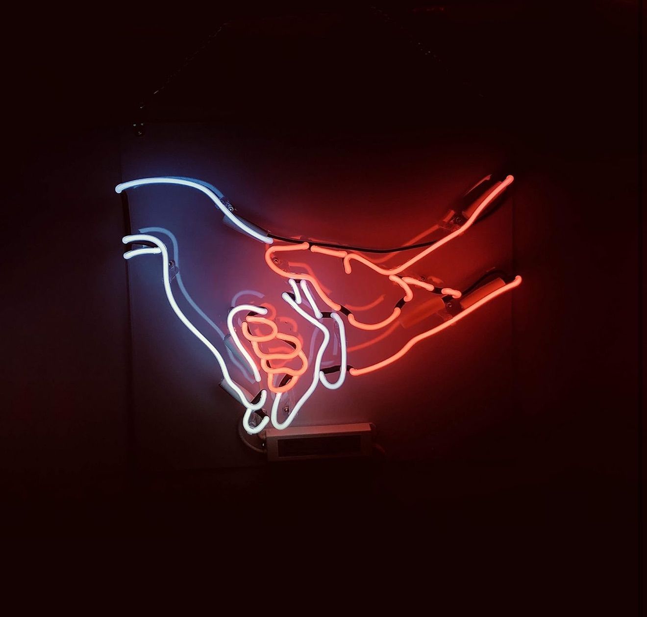 オーダーメイド ネオンサイン 握手 レッド ガラス製 壁掛け装飾
