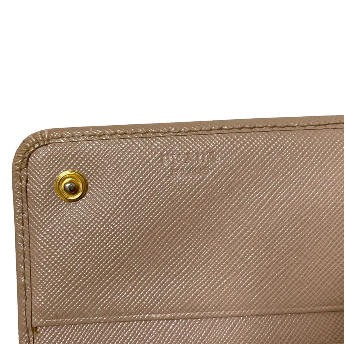PRADA エンボス加工レザー長財布 ベージュ PRADA(プラダ) 長財布 - ピンクベージュ レザー - メルカリ