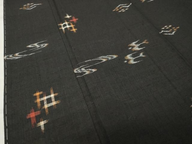 平和屋着物●信州紬　琉球絣文様　黒地　証紙付き　正絹　逸品　未使用　CABB0272gh 平和屋着物○信州紬 琉球絣文様 黒地 証紙付き 正絹 逸品 未使用