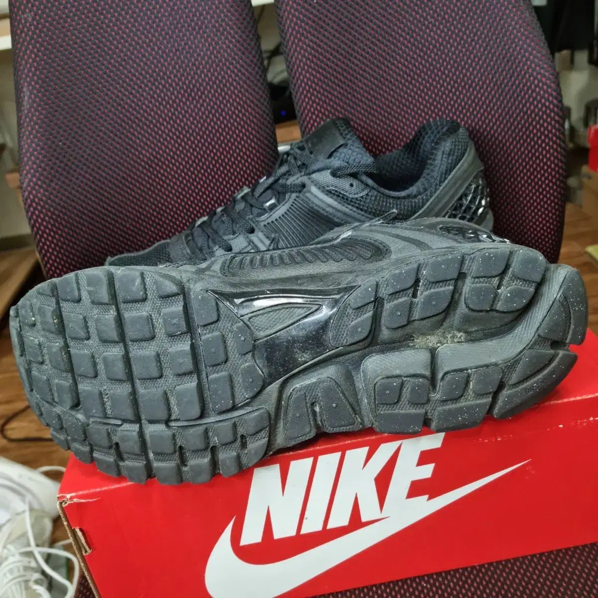 ブラック スニーカー