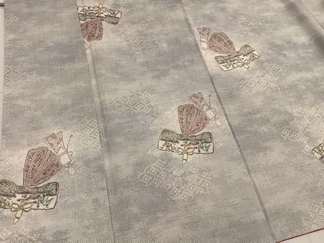 平和屋着物○都喜ヱ門 本場大島紬 白大島 7マルキ 人物文 総絣 藤絹