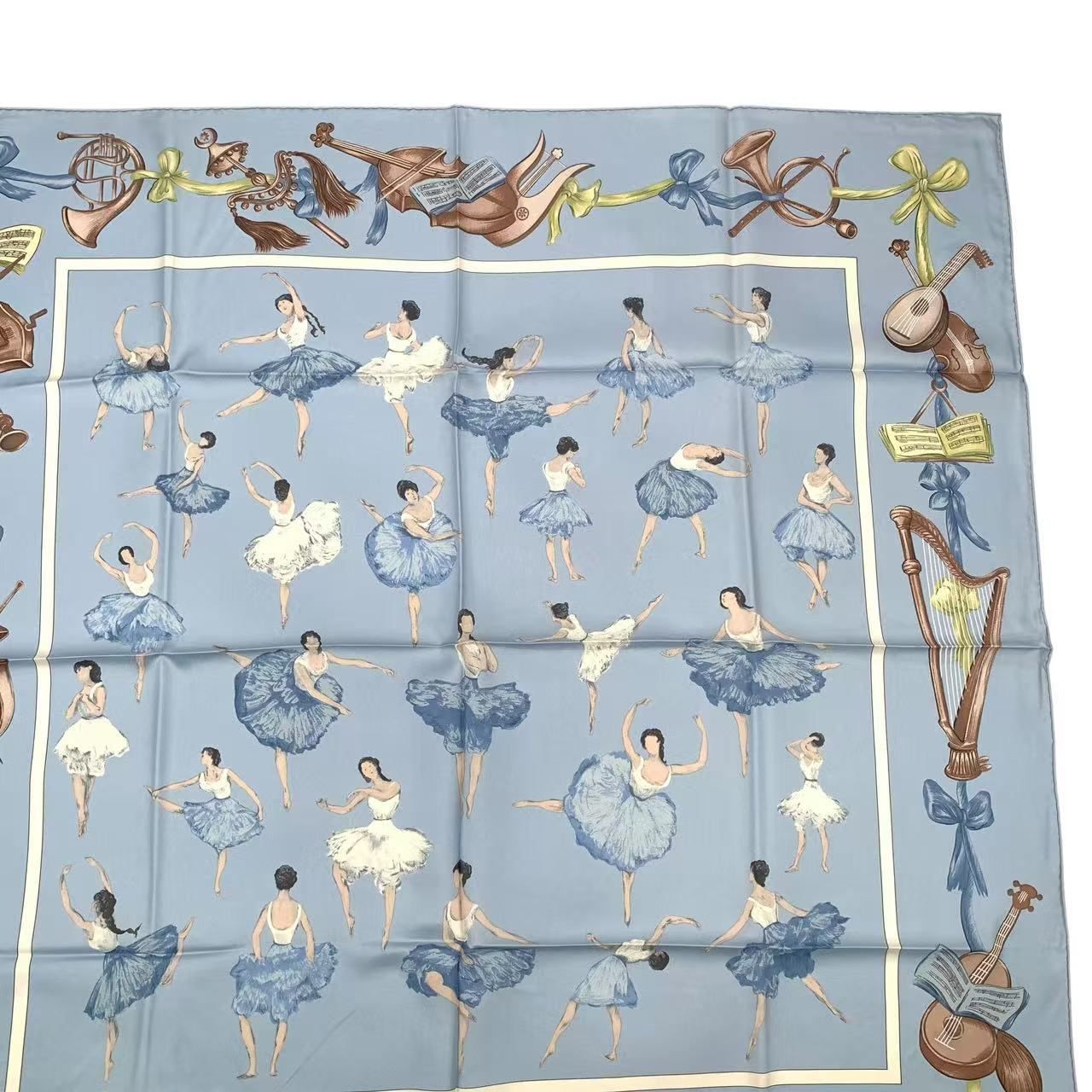 【希少】【箱付き】エルメス　カレ90 LA DANCE　バレリーナ HERMES（エルメス） カレ90 La Dance バレエの踊り子 スカーフ シルク