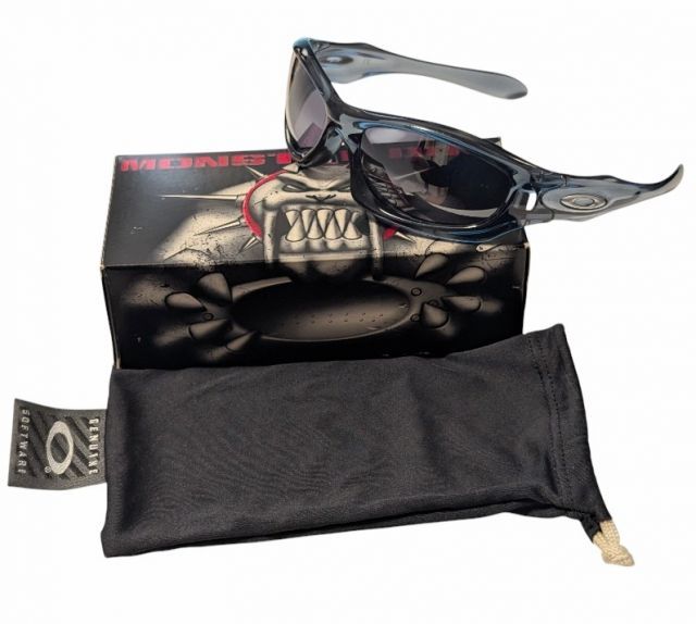 オークリー サングラス モンスタードッグ クリスタルブラック 眉間に