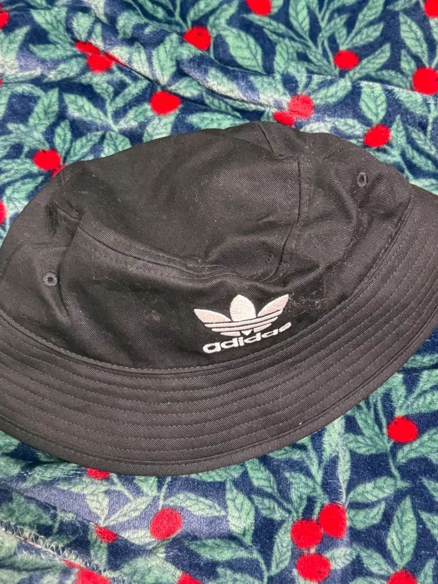 アディダス ブラック バケットハット - メルカリ
