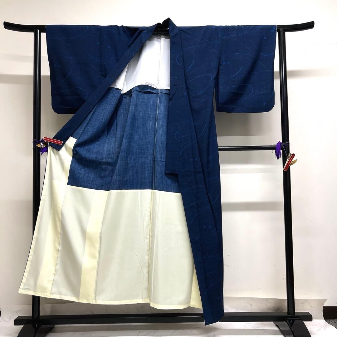小紋　花模様　流線　横縞　ネイビーカラー　胴抜き　バチ襟　着物　102tz 小紋 花模様 流線 横縞 ネイビーカラー 胴抜き バチ襟 着物 102tz