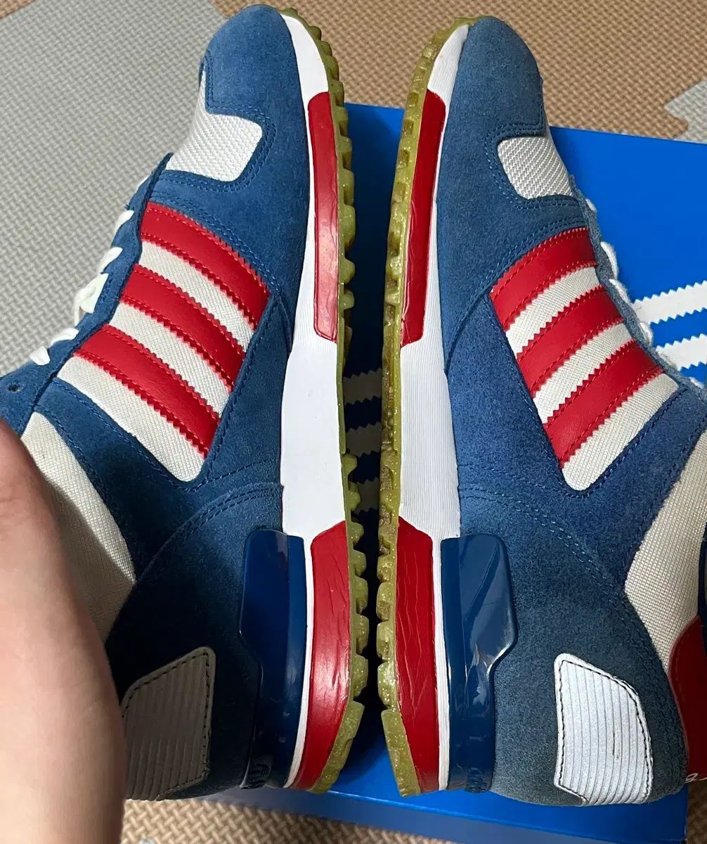 あ アディダス ZX700 スニーカー ランニングシューズ 245 - メルカリ