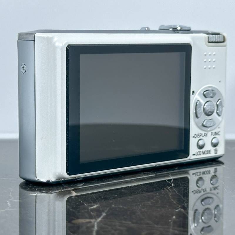 美品】Panasonic LUMIX DMC-FX33 ホワイト 810万画素 28mm広角 LEICA