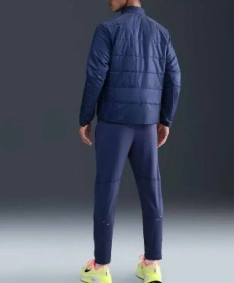 ナイキ サーマフィット ADV エアロロフト レペル ダウン ランニング