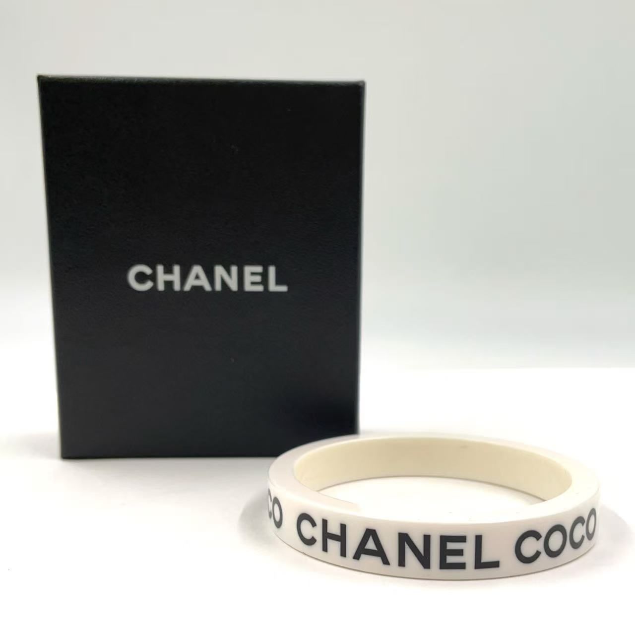 CHANEL Accessory COCO プラスチック ホワイト ブレスレット・バングル
