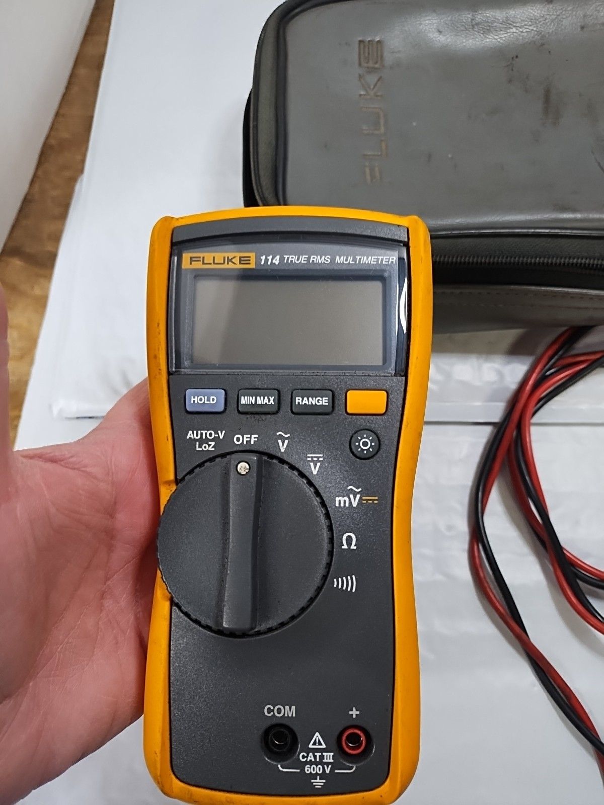 Fluke 114 True RMS Electrical Multimeter Leads Case PLEASE SEE DETAILS