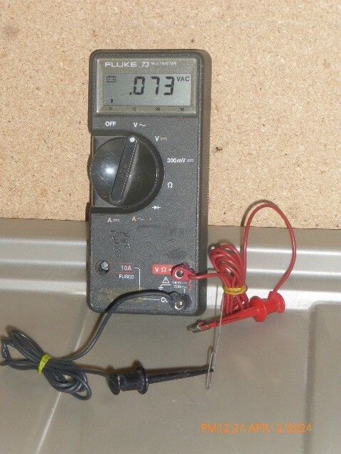 FLUKE 73 HANDHELD DIGITAL MULTIMETER W PROBES WORKS