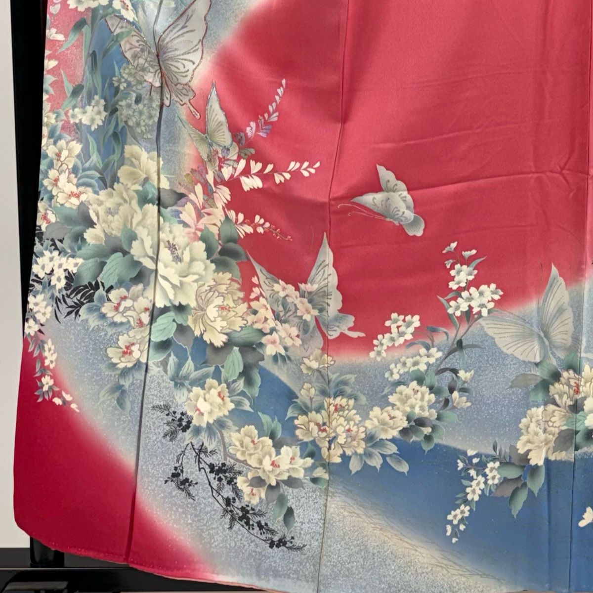 振袖 身丈158cm 裄丈67cm M 袷 蝶 草花 銀彩 ラメ ピンク 正絹 秀品