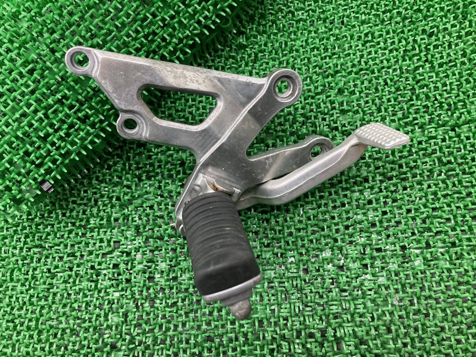 ZX-12R ステップ 右 1063 カワサキ 純正 中古 バイク 部品 ZXT20A