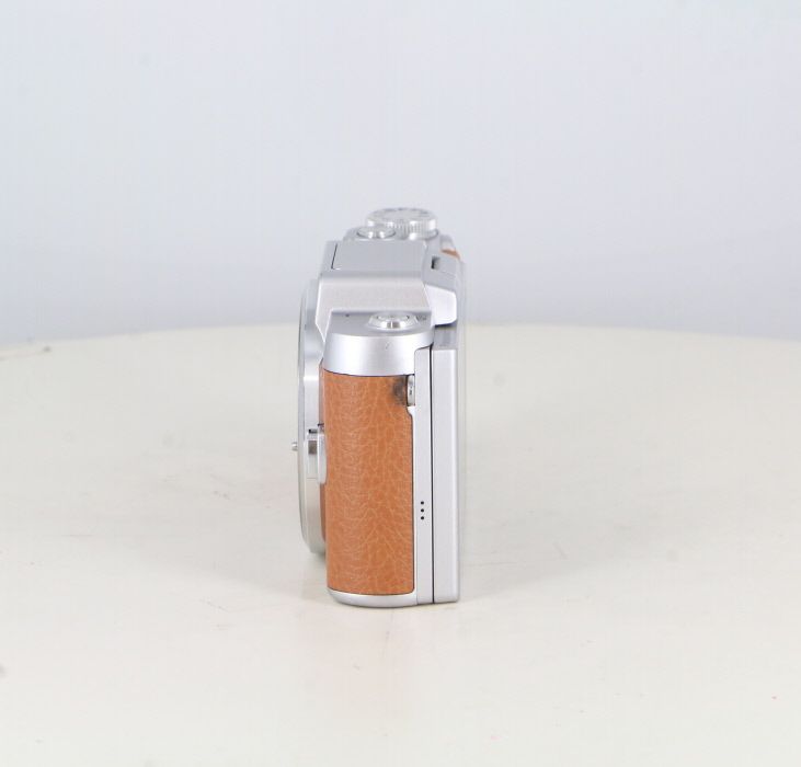 中古】(パナソニック) Panasonic DMC-GF7 ボディ ブラウン - メルカリ