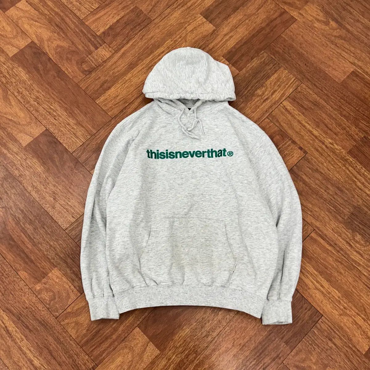 XL thisisneverthat(ディスイズネバーザット ネバザ) ビックロゴ 刺繍