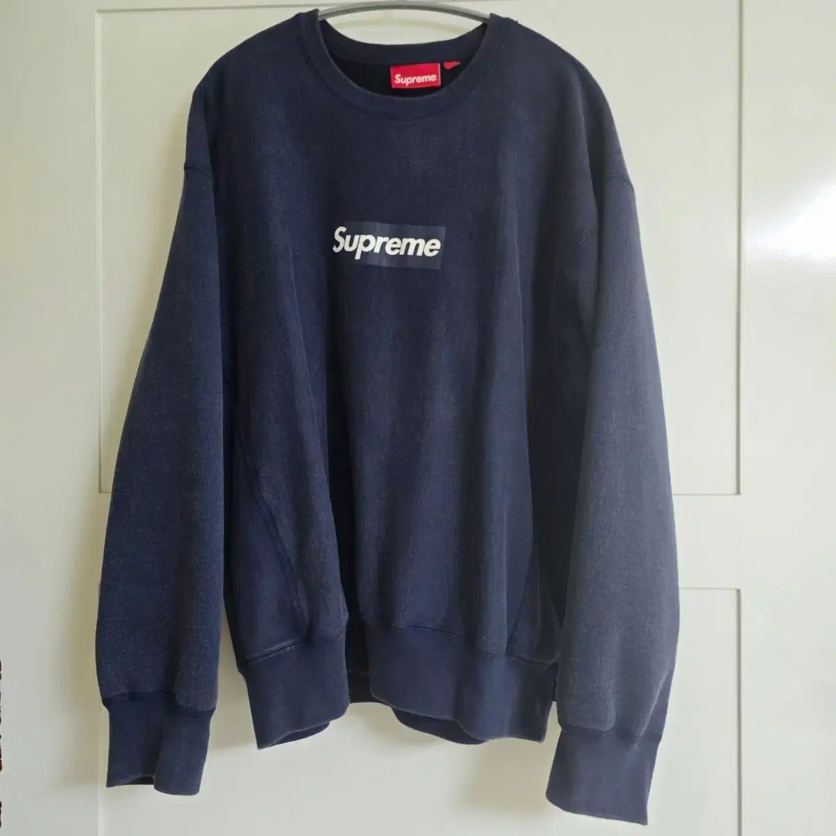 L Supreme ウォッシュド ボックスロゴ クルーネック スウェット