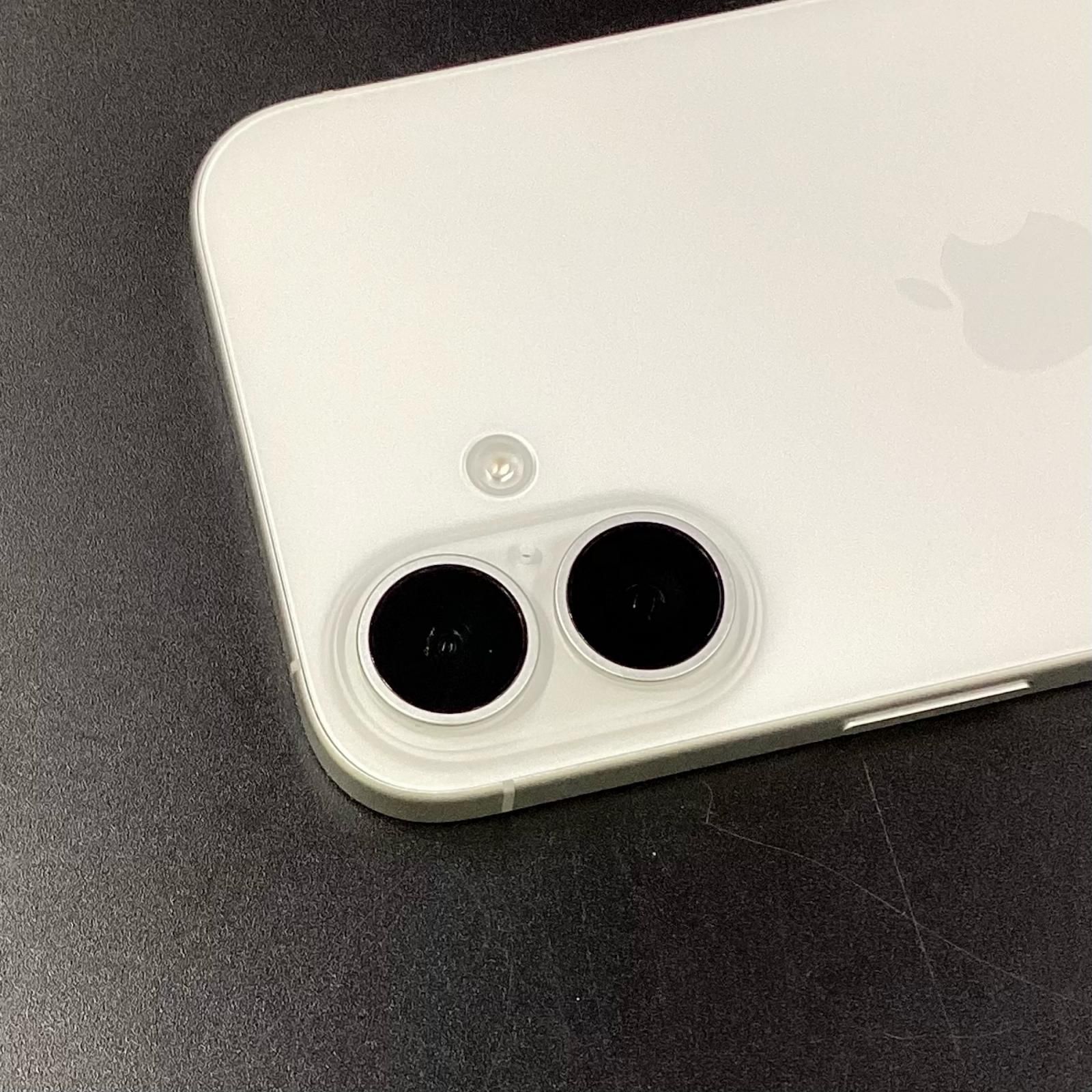 iPhone 16 128GB ホワイト docomo 美品 動作確認済 100%【全額返金保証