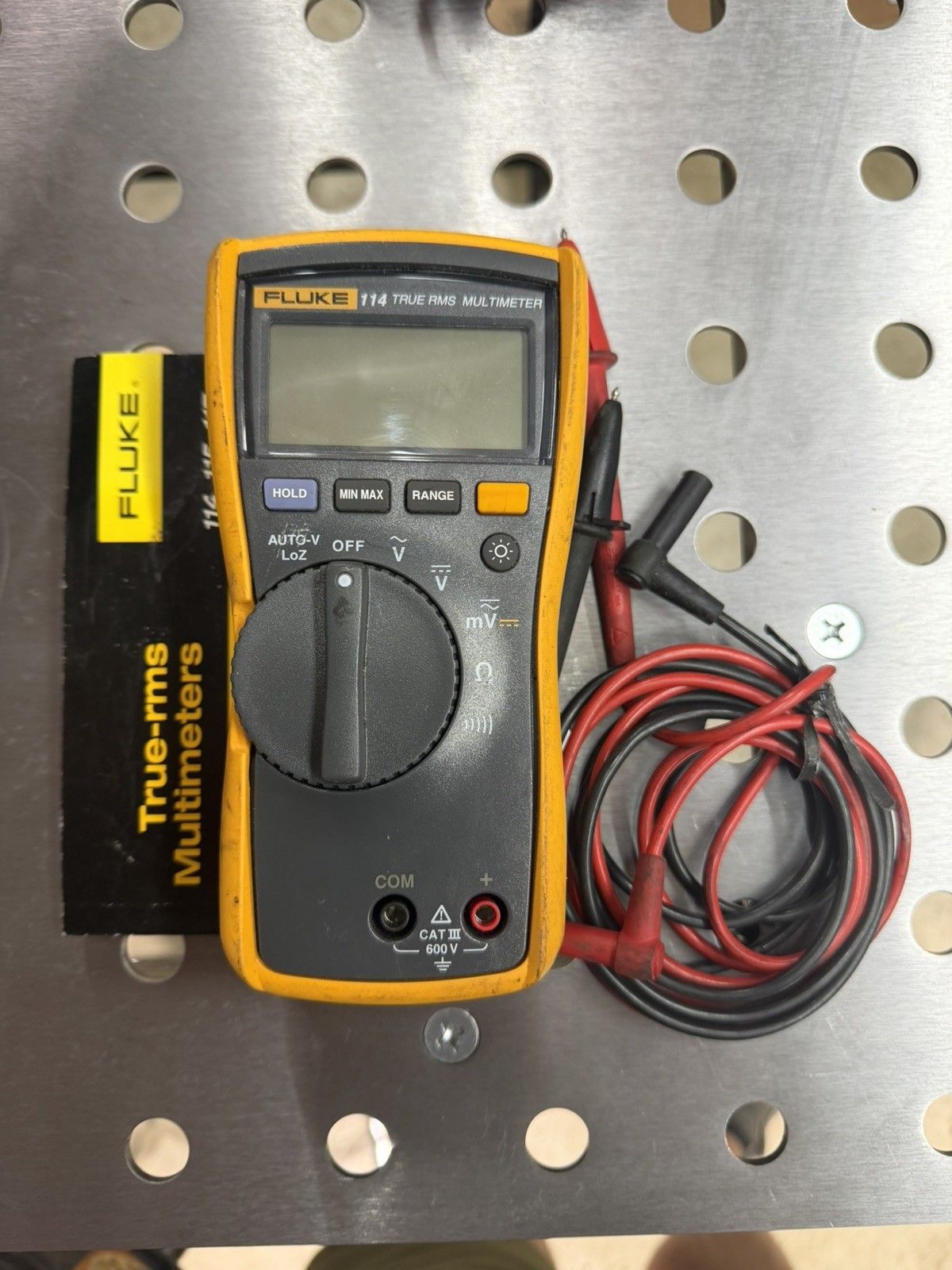 Fluke 114 CAT III 600 V True RMS Electrical Multimeter