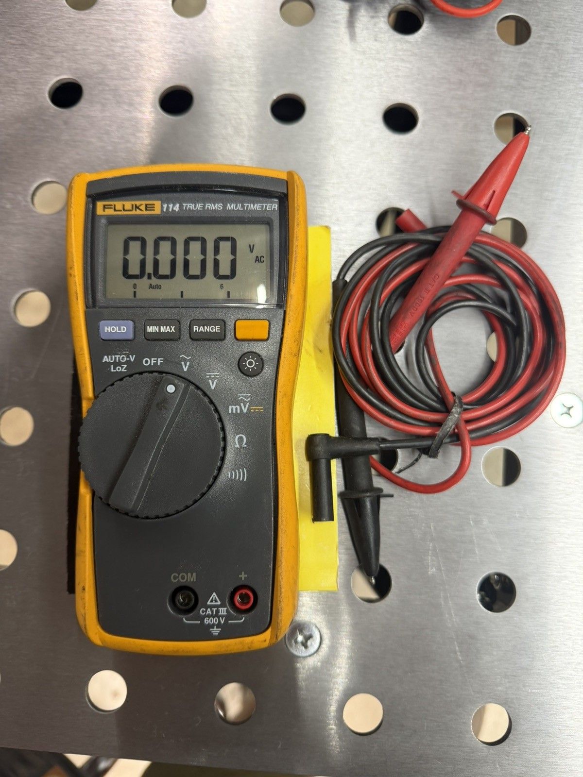 Fluke 114 CAT III 600 V True RMS Electrical Multimeter