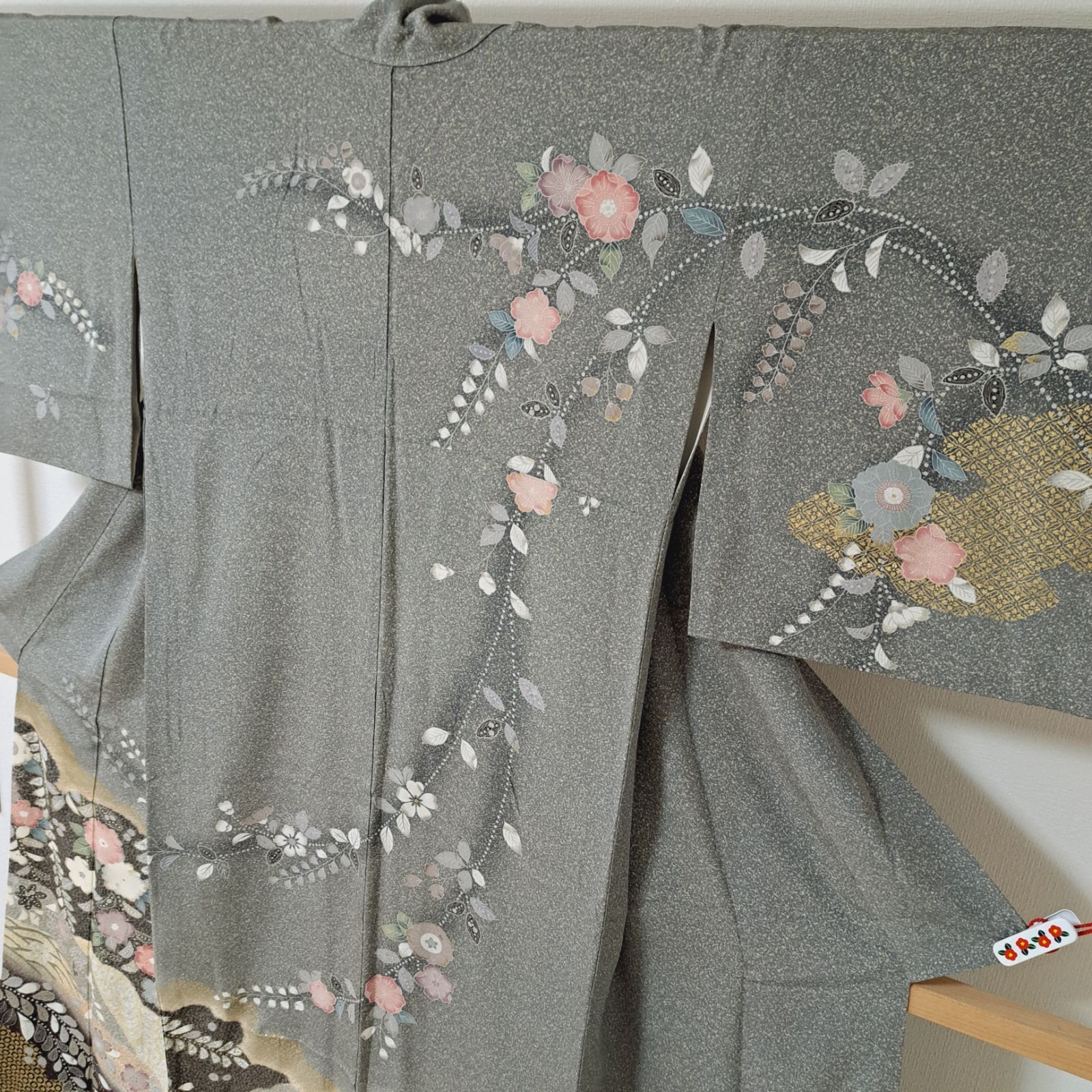 訪問着】裄68 丈157 袖48 正絹 袷 たたき染めグレー系地辻が花風文様
