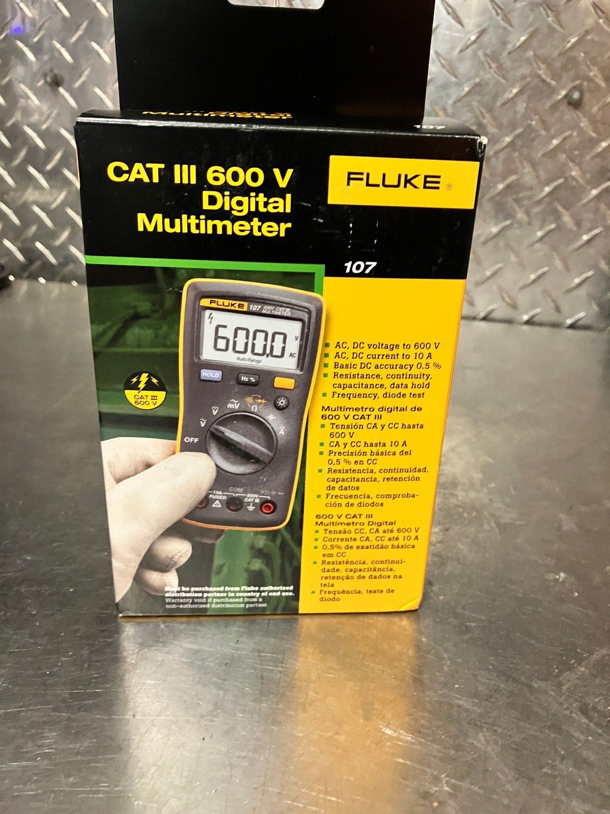 FLUKE 600 V CAT III MULTIMETER