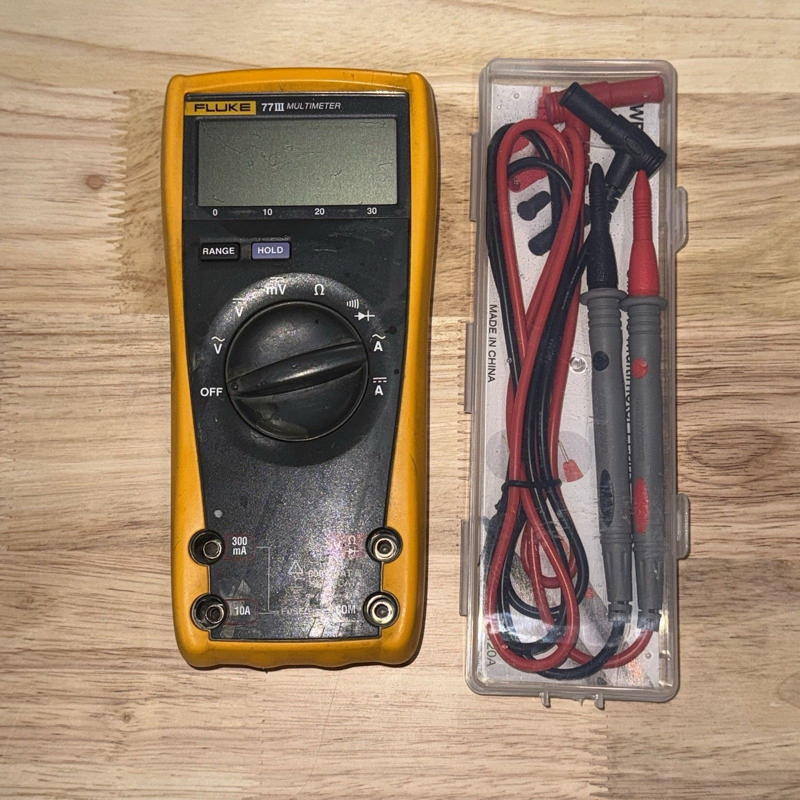 FLUKE 77 III MULTIMETER W LEADS