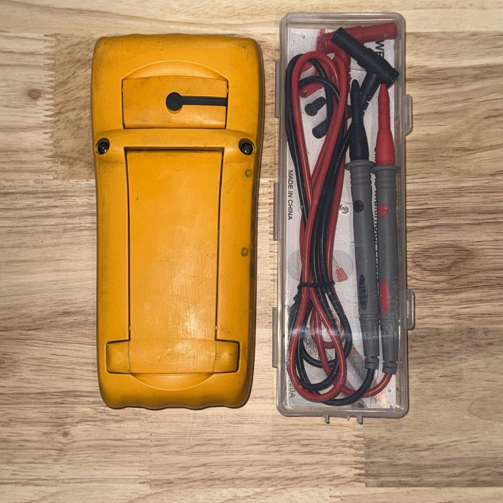 FLUKE 77 III MULTIMETER W LEADS