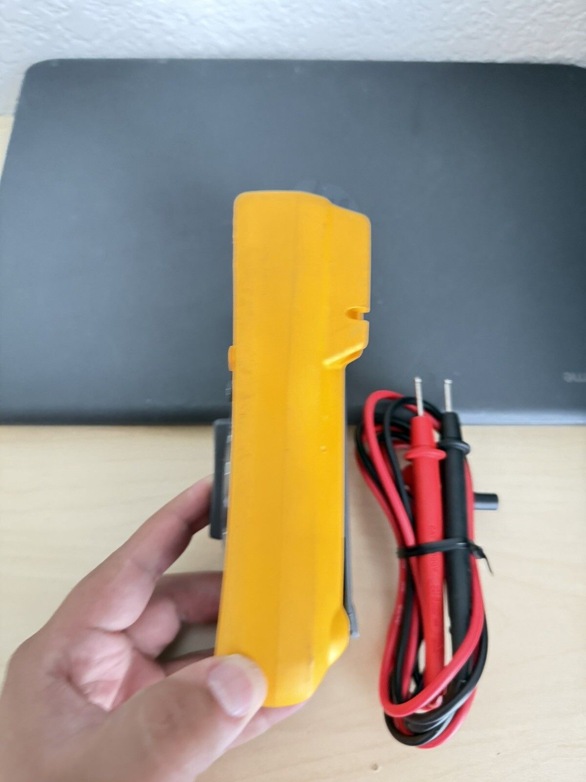 FLUKE 116 TRUE RMS DIGITAL MULTIMETER W LEADS SHIPS その他 計測 検査 DIY 工具