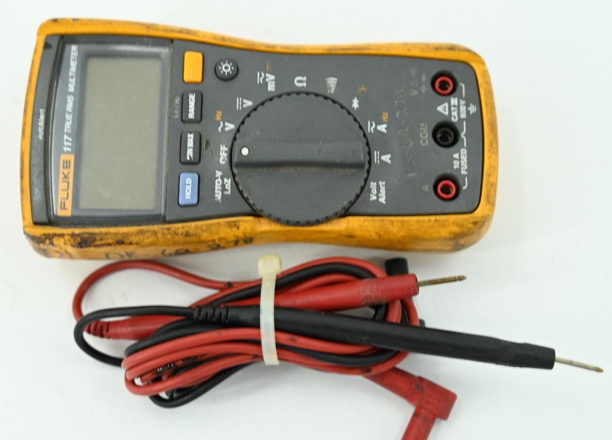 FLUKE 117 High Permance True RMS Multimeter Integrated Voltage Detection