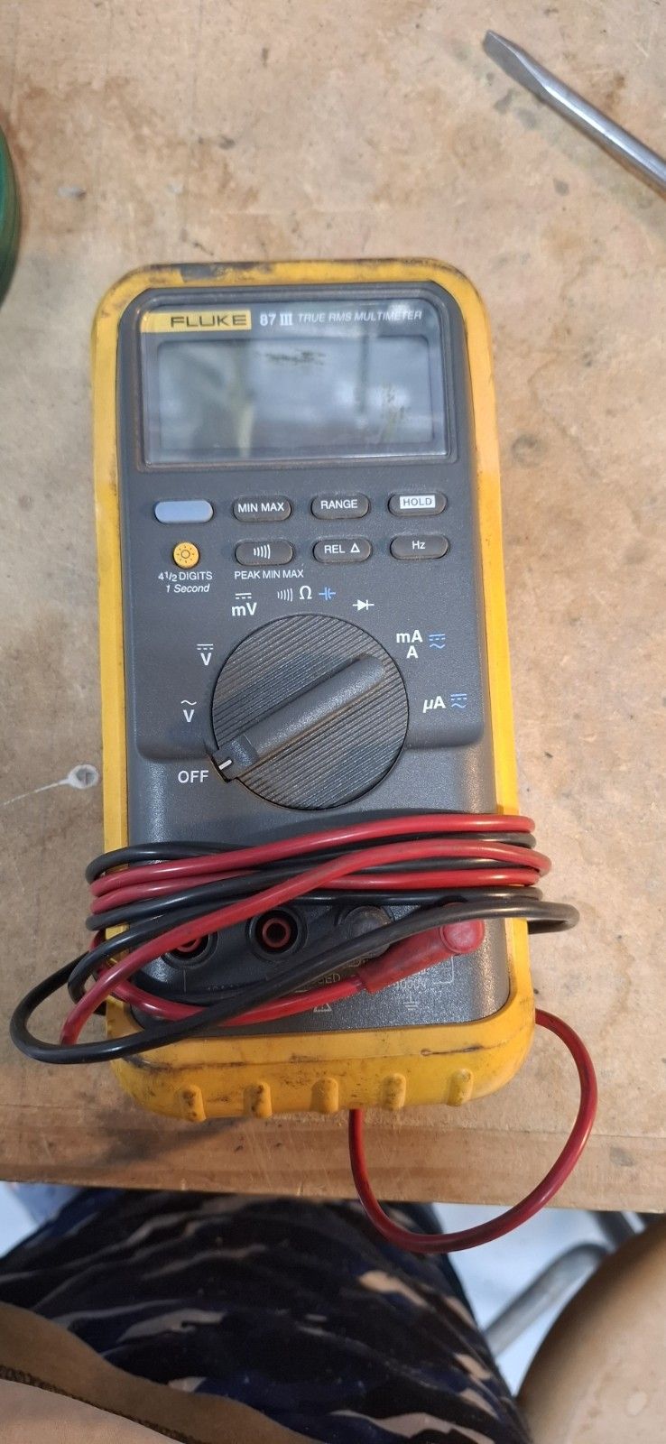 Fluke 87 III True RMS Handheld Digital Multimeter CAT 1000 V Leads