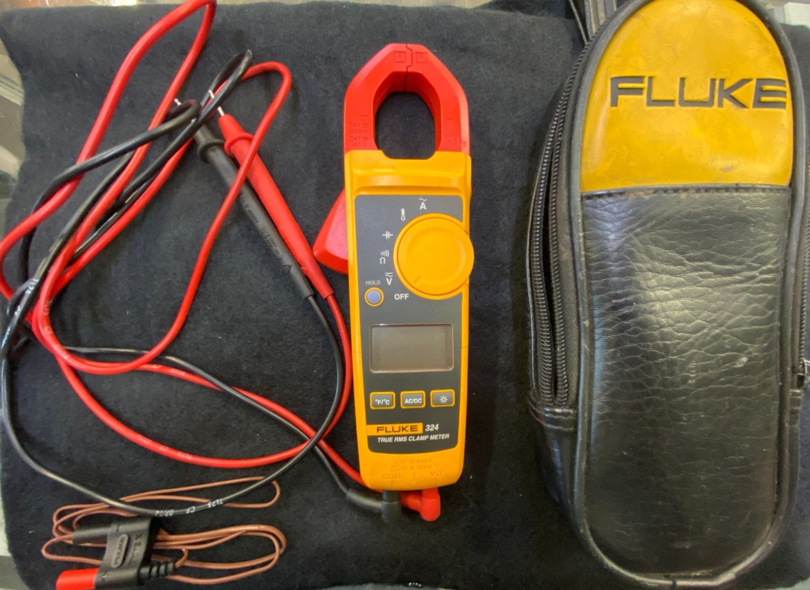 FLUKE 324 CLAMP METER