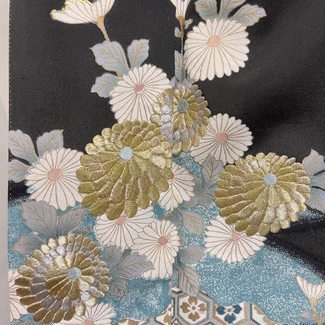黒留袖　正絹　五つ紋　金糸　銀糸　刺繍　菊花　亀甲　花菱　着物　065t 黒留袖 正絹 五つ紋 金糸 銀糸 刺繍 菊花 亀甲 花菱 着物 065t - メルカリ