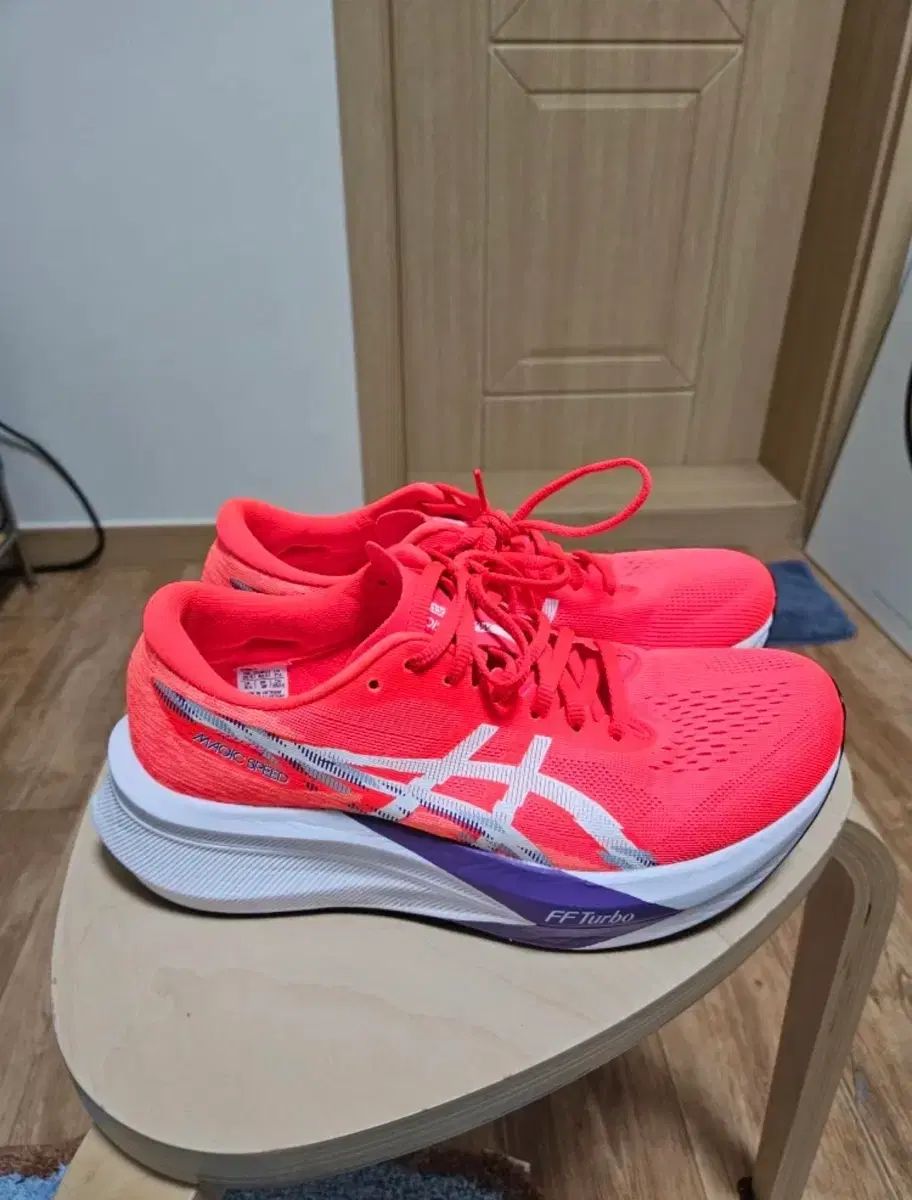 アシックス マジックスピード 4 ランニングシューズ 255