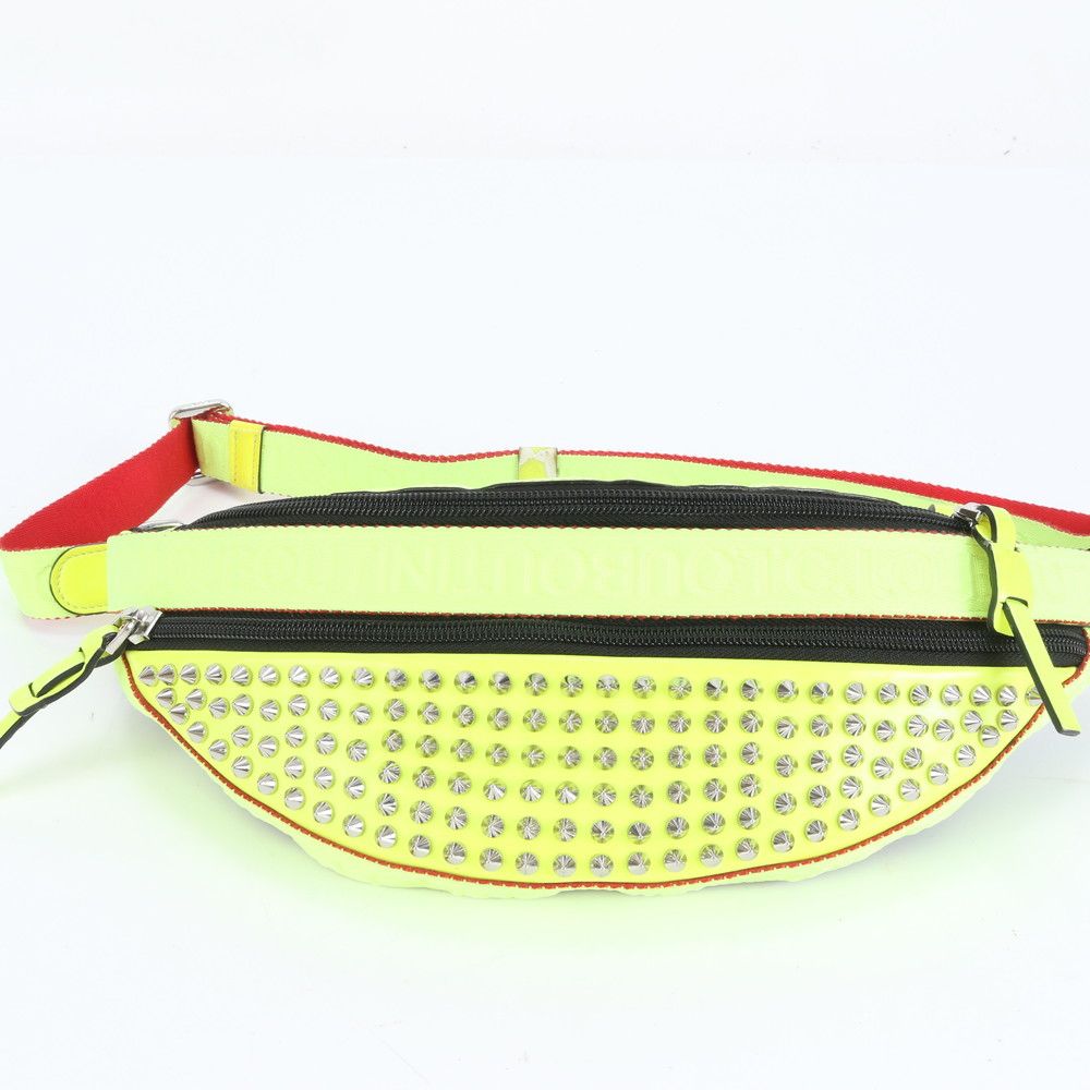 極美品 クリスチャンルブタン スタッズ レザー ボディバッグ 斜め掛け