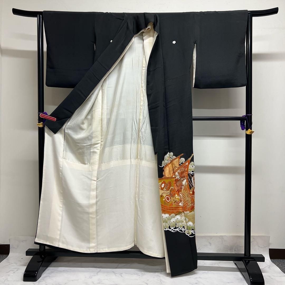 黒留袖　アンティーク　正絹　五つ紋　金駒刺繍　鳳凰　舟　松　流水　着物　062t 黒留袖 アンティーク 正絹 五つ紋 金駒刺繍 鳳凰 舟 松 流水 着物 062t