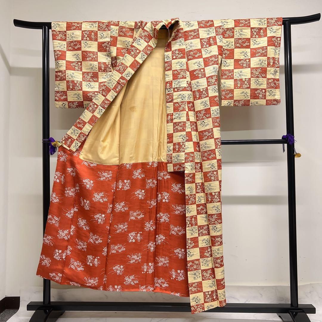 小紋　正絹　金通し　市松模様　花模様　リーフ模様　波地紋　着物　062t 小紋 正絹 金通し 市松模様 花模様 リーフ模様 波地紋 着物 062t