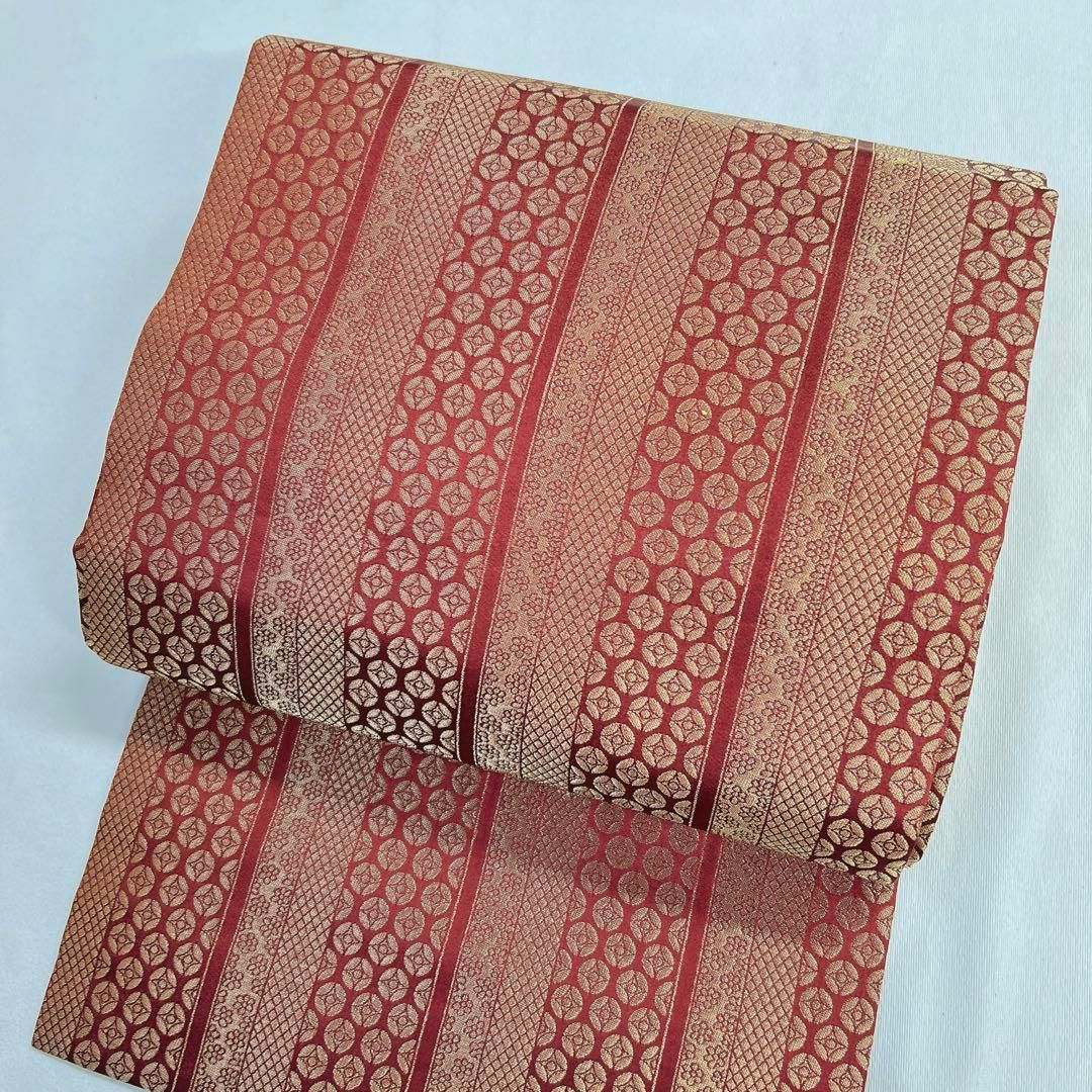 名古屋帯　正絹　金糸　縦縞　七宝　格子　花模様　ワインレッド　着物　061t 名古屋帯 正絹 金糸 縦縞 七宝 格子 花模様 ワインレッド 着物 061t