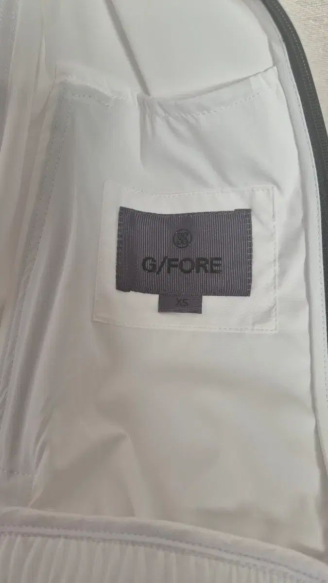 G FORE(ジーフォア) 白 黒 ウィンドブレーカー ジャケット - メルカリ