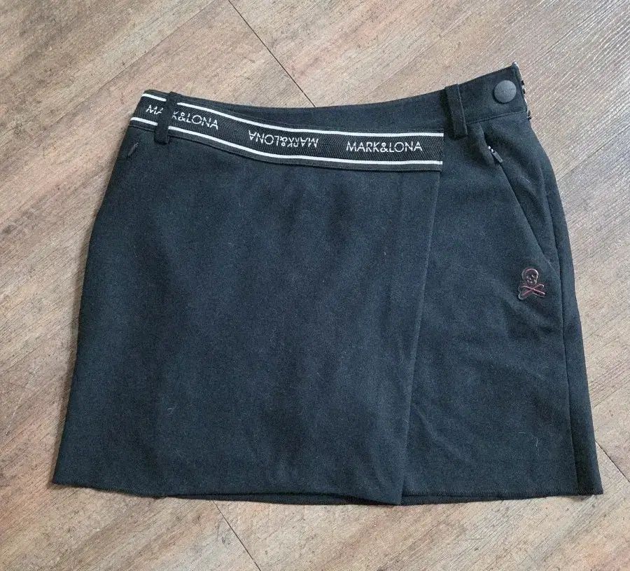 MARK&LONA マークアンドロナ ブラック ゴルフ ハーフパンツ 70号