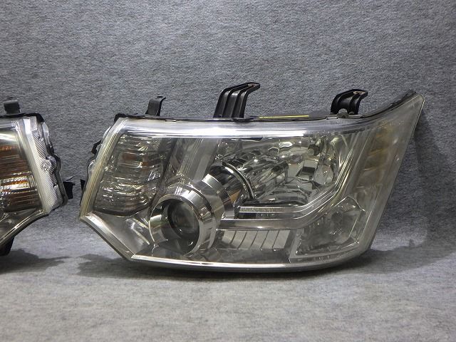 デリカD5 ヘッドライト 左右 HID CV 前期 100-87918 バラスト付